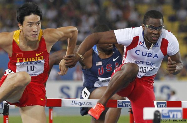 大邱世锦赛因对 刘翔打手 犯规 罗伯斯金牌取消